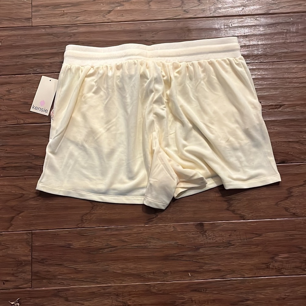 Kensie Blanket Stitch Shorts - Picture 7 of 7